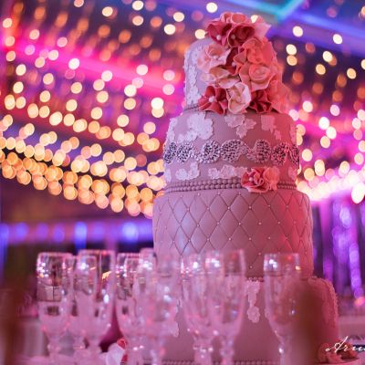 Urban_live_events_wedding_cake_fairy_lighting
