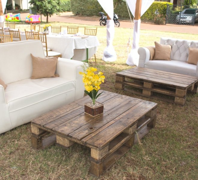 couch_seating_with_pallet_tables_urban_live_events (FILEminimizer)