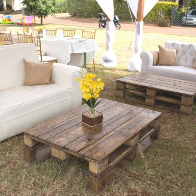 couch_seating_with_pallet_tables_urban_live_events (FILEminimizer)