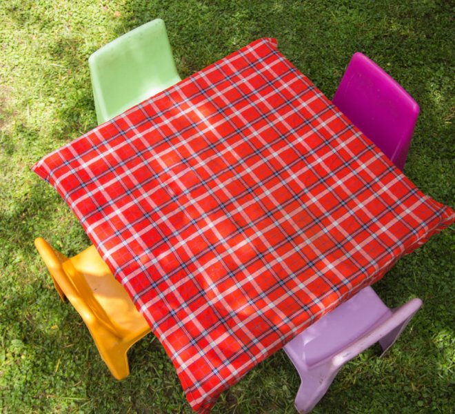 kiddie_table_with_maasai_shuka_table_cloth_urban_live_events (FILEminimizer)